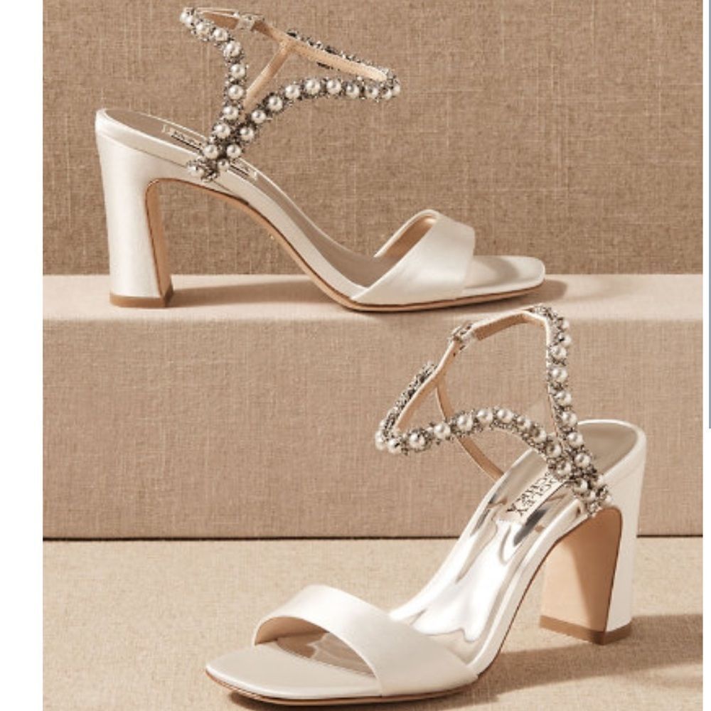 Badgley Mischka Korina Heels White Satin Bridal Wedding US 7 NWOB